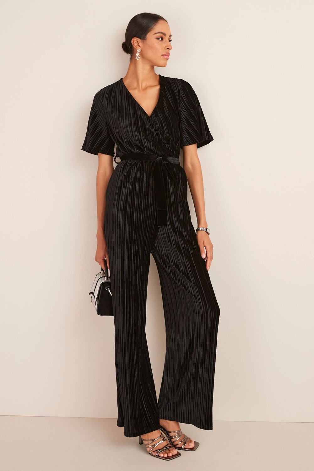 Комбинезон из плиссированного бархата Next, черный
Комбинезон из плиссированного бархата Next, черный