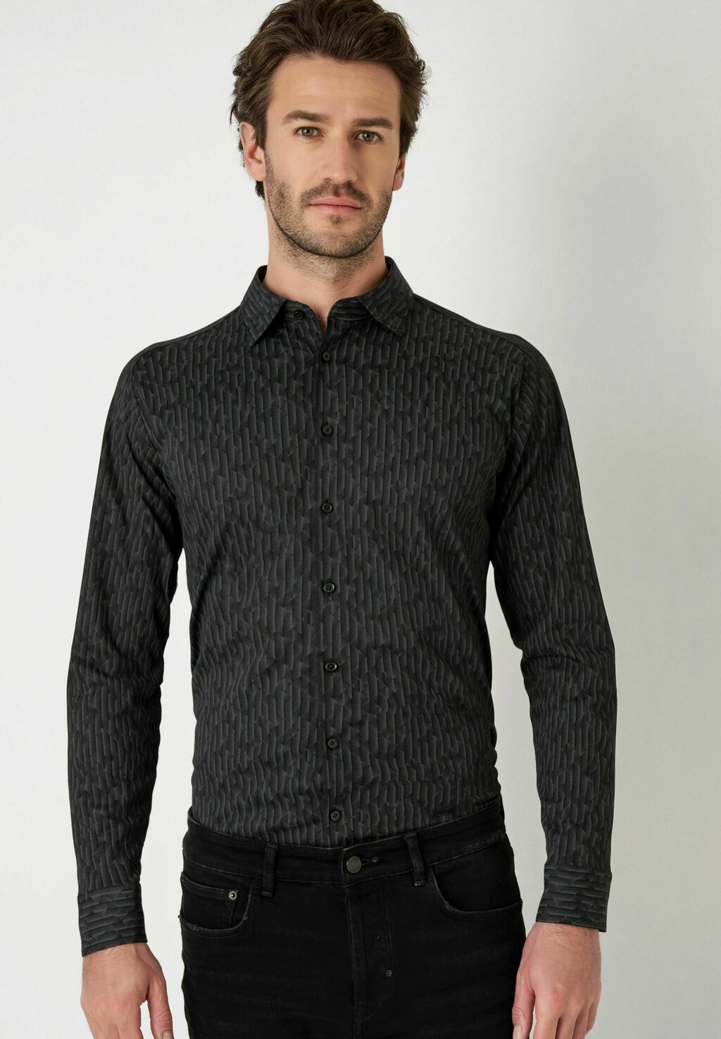 Рубашка DESOTO, черный металлик
Рубашка DESOTO, черный металлик