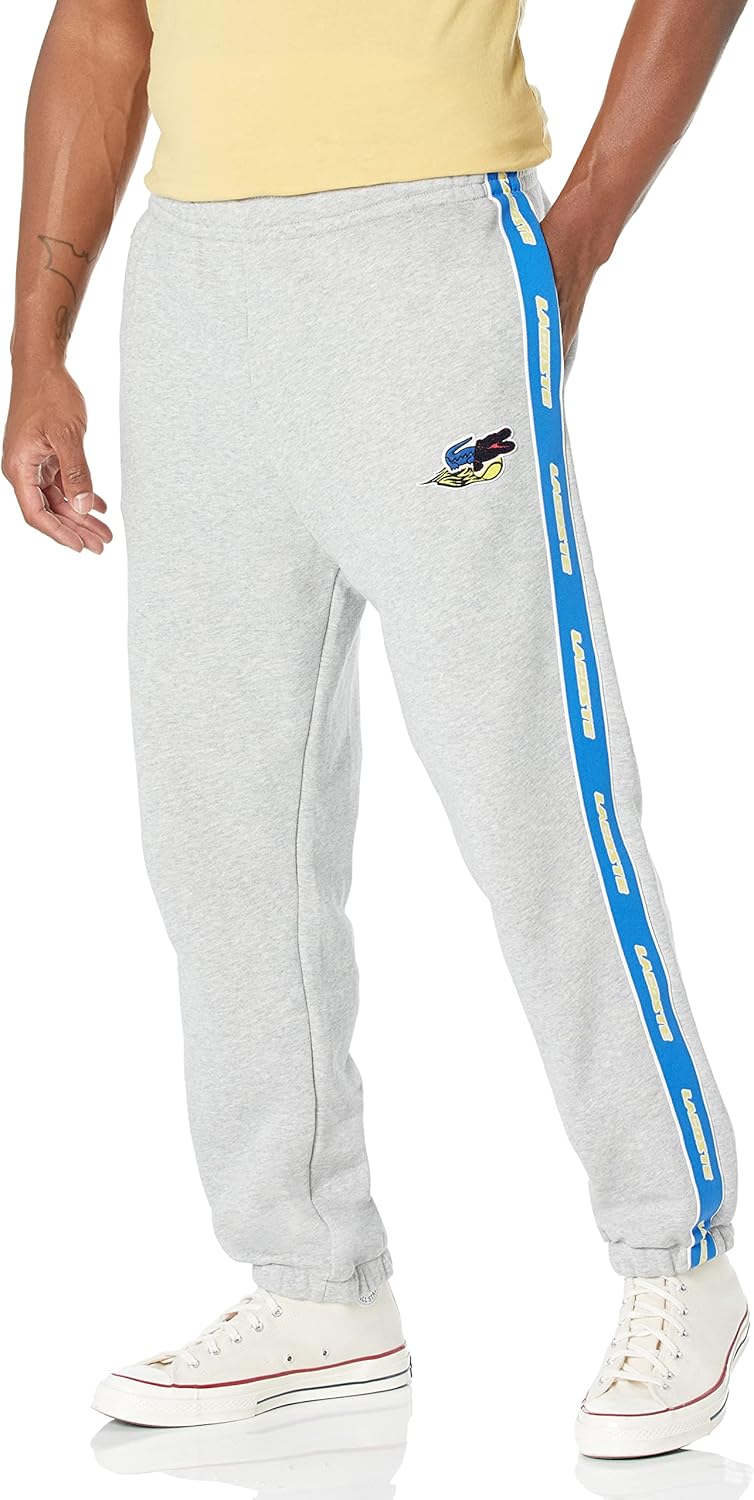 Мужские спортивные брюки Lacoste с графическим принтом и отделкой из крокодиловой кожи с полузамысловатыми деталями на штанине, Argent Chine
Мужские спортивные брюки Lacoste с графическим принтом и отделкой из крокодиловой кожи с полузамысловатыми деталями на штанине, Argent Chine