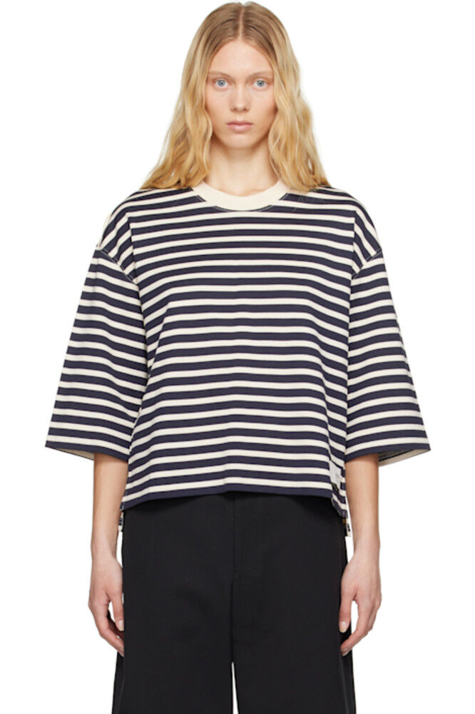 Свободная полосатая футболка цвета морской волны и кремового цвета AMI Paris
Свободная полосатая футболка цвета морской волны и кремового цвета AMI Paris