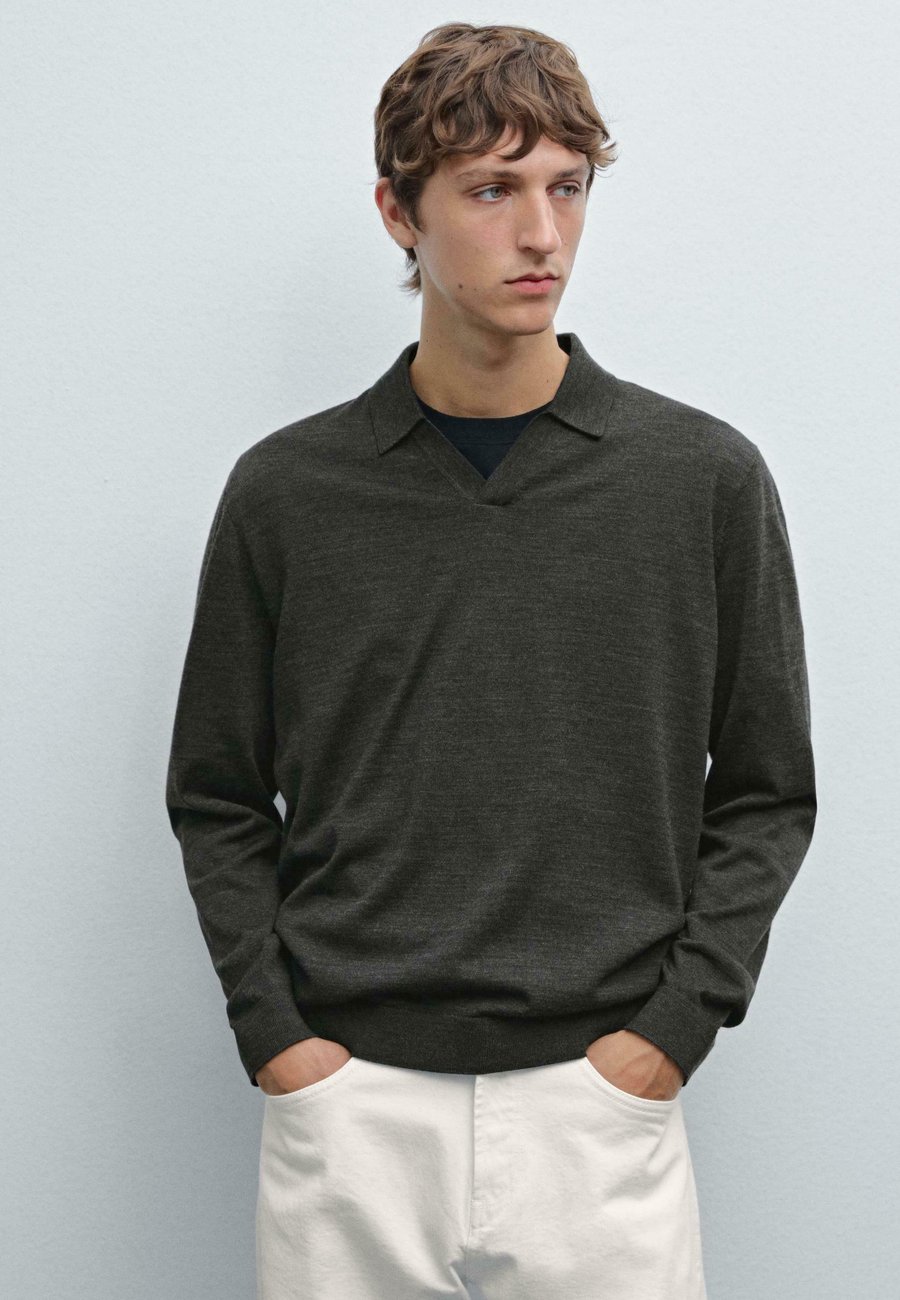 Топ Massimo Dutti MERINO LONG SLEEVE, Dark Grey
Топ Massimo Dutti MERINO LONG SLEEVE, Dark Grey