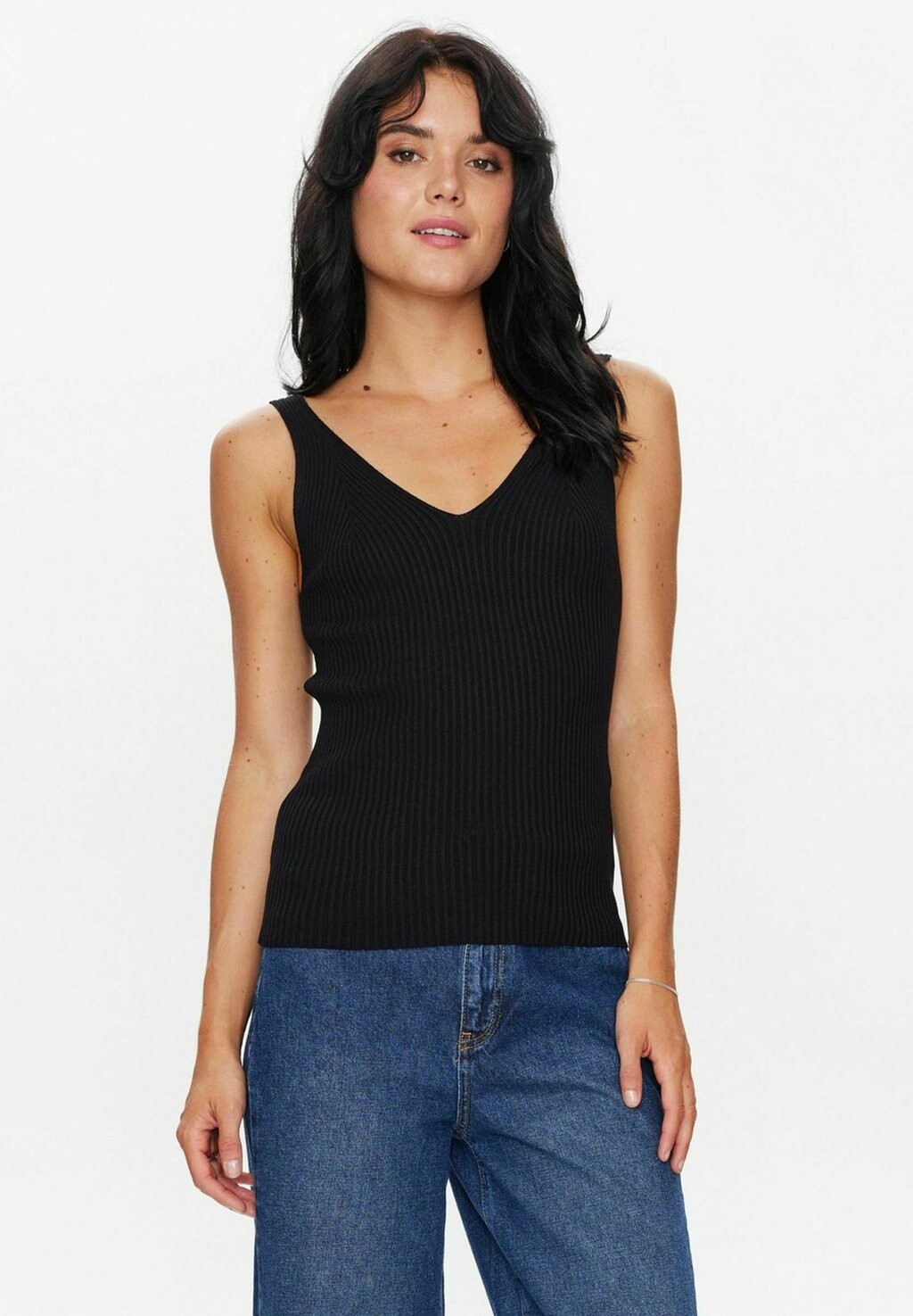 Топ NUCERYS Nümph, черный
Топ NUCERYS Nümph, черный