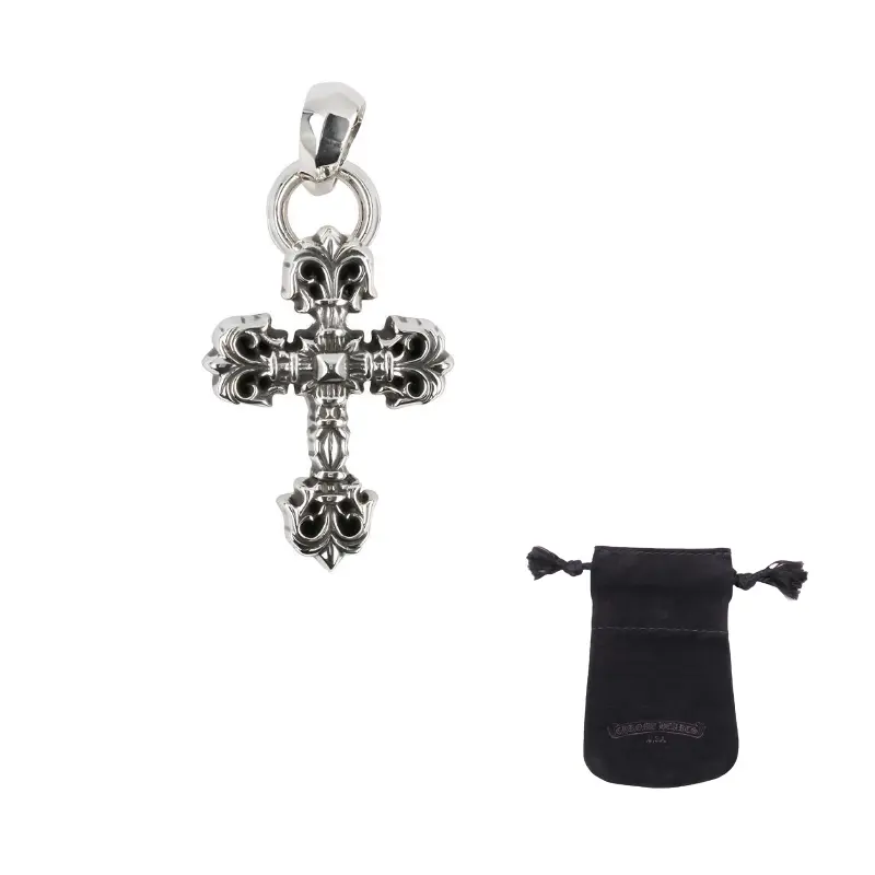Филлигранный крест-подвеска Chrome Hearts
Филлигранный крест-подвеска Chrome Hearts
