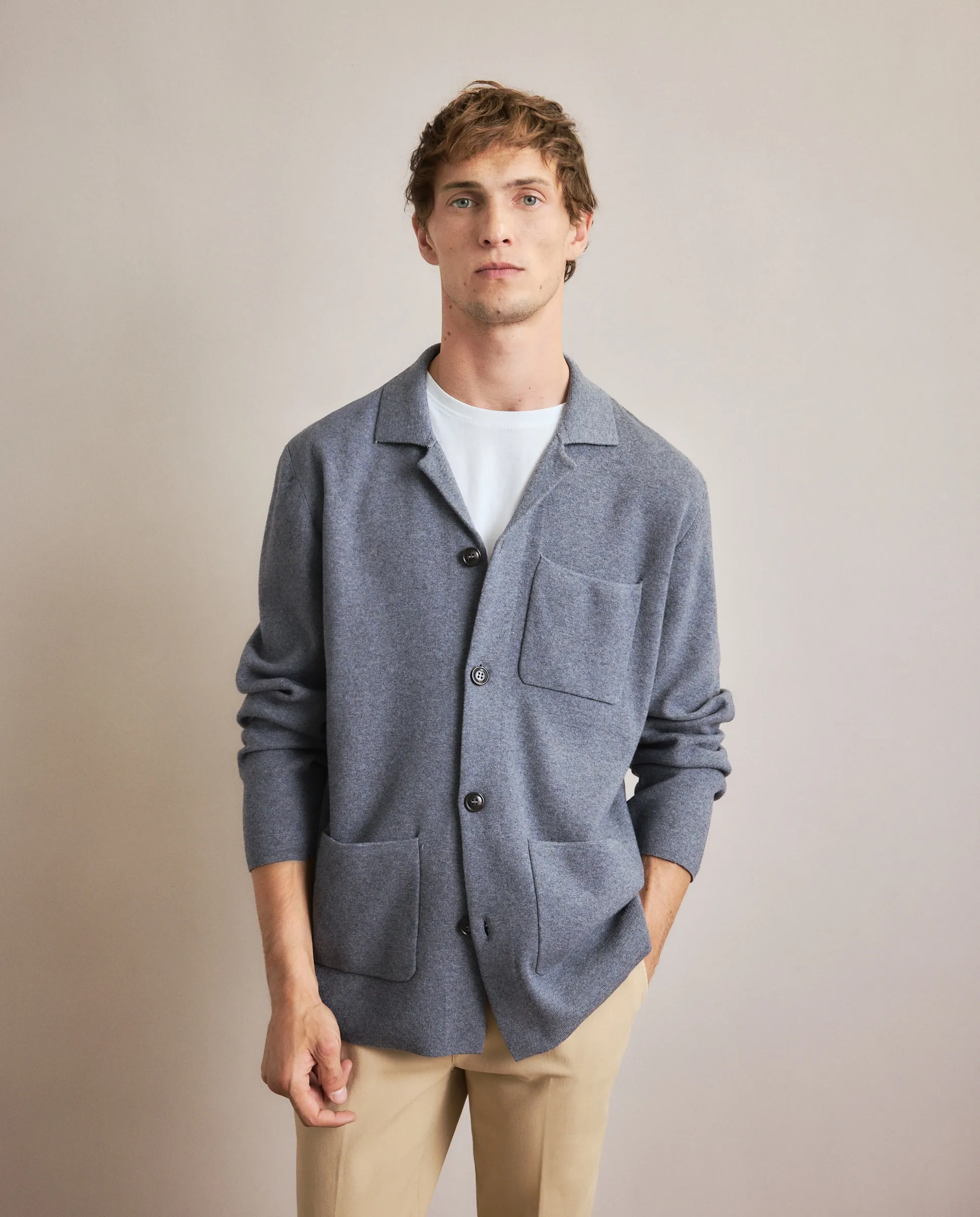 Мужской кардиган на пуговицах с отложным воротником Emidio Tucci, серый
Мужской кардиган на пуговицах с отложным воротником Emidio Tucci, серый