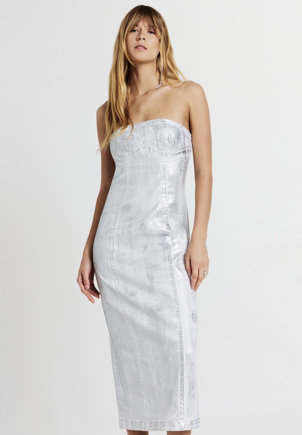 Джинсовое платье TUBINO SPALMATO Calliope, серебряный 
Джинсовое платье TUBINO SPALMATO Calliope, серебряный