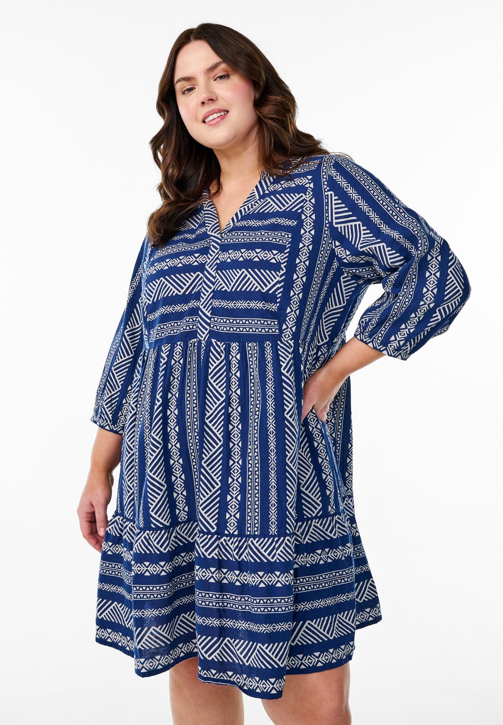 Повседневное платье MIT GRAFIKPRINT UND 3/4-ÄRMELN Zizzi, синий
Повседневное платье MIT GRAFIKPRINT UND 3/4-ÄRMELN Zizzi, синий