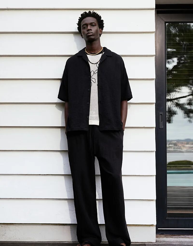 Черные спортивные брюки Pull&Bear в деревенском стиле
Черные спортивные брюки Pull&Bear в деревенском стиле