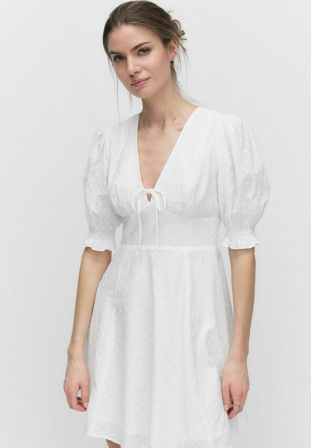 Повседневное платье IDUN STRUCTURE Dobber, белый
Повседневное платье IDUN STRUCTURE Dobber, белый