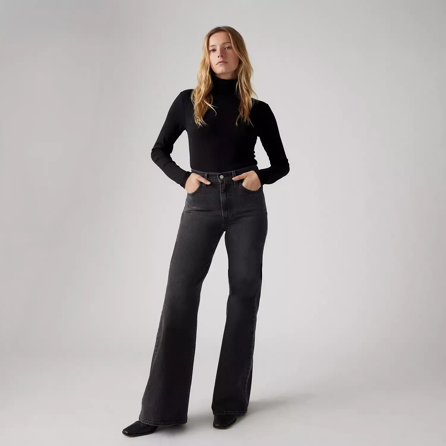 Женские джинсы с колокольчиком Levi's, черный
Женские джинсы с колокольчиком Levi's, черный