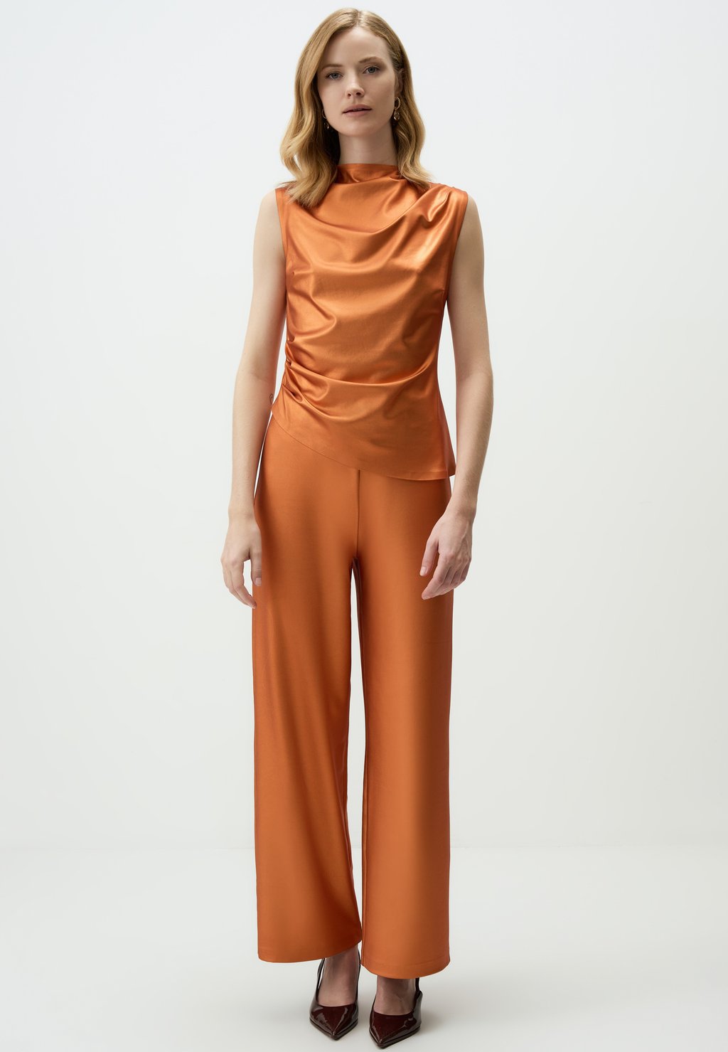 Топ SLEEK WITH DRAPED DETAIL Jimmy Key, оранжевый
Топ SLEEK WITH DRAPED DETAIL Jimmy Key, оранжевый