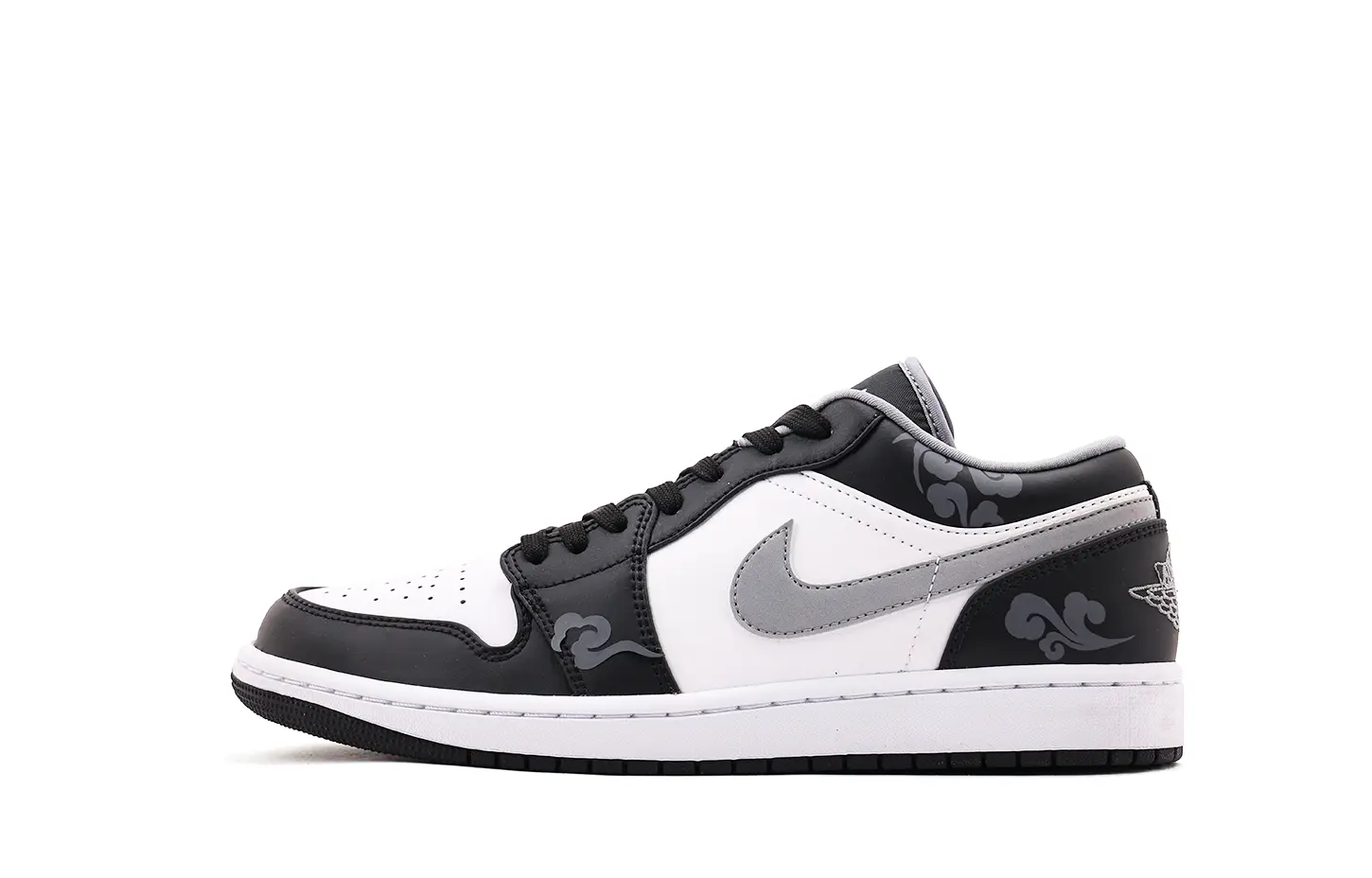 Jordan Air 1 Coverage Low top Vintage Basketball Shoes Unisex Черный Белый
Jordan Air 1 Coverage Low top Vintage Basketball Shoes Unisex Черный Белый