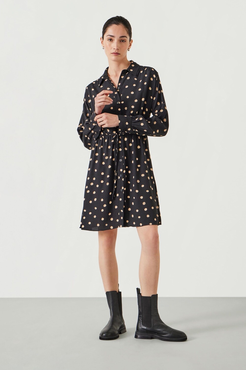Свободное мини платье рубашка alba в горошек Hush, черный
Свободное мини платье рубашка alba в горошек Hush, черный