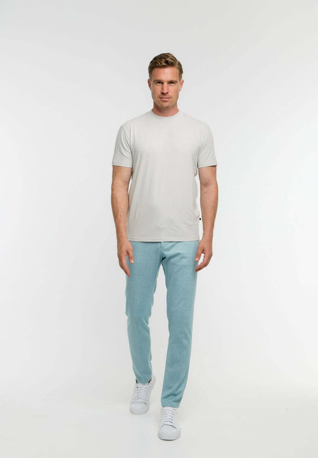 Базовая футболка DIFLO Zuitable, светло-серый
Базовая футболка DIFLO Zuitable, светло-серый