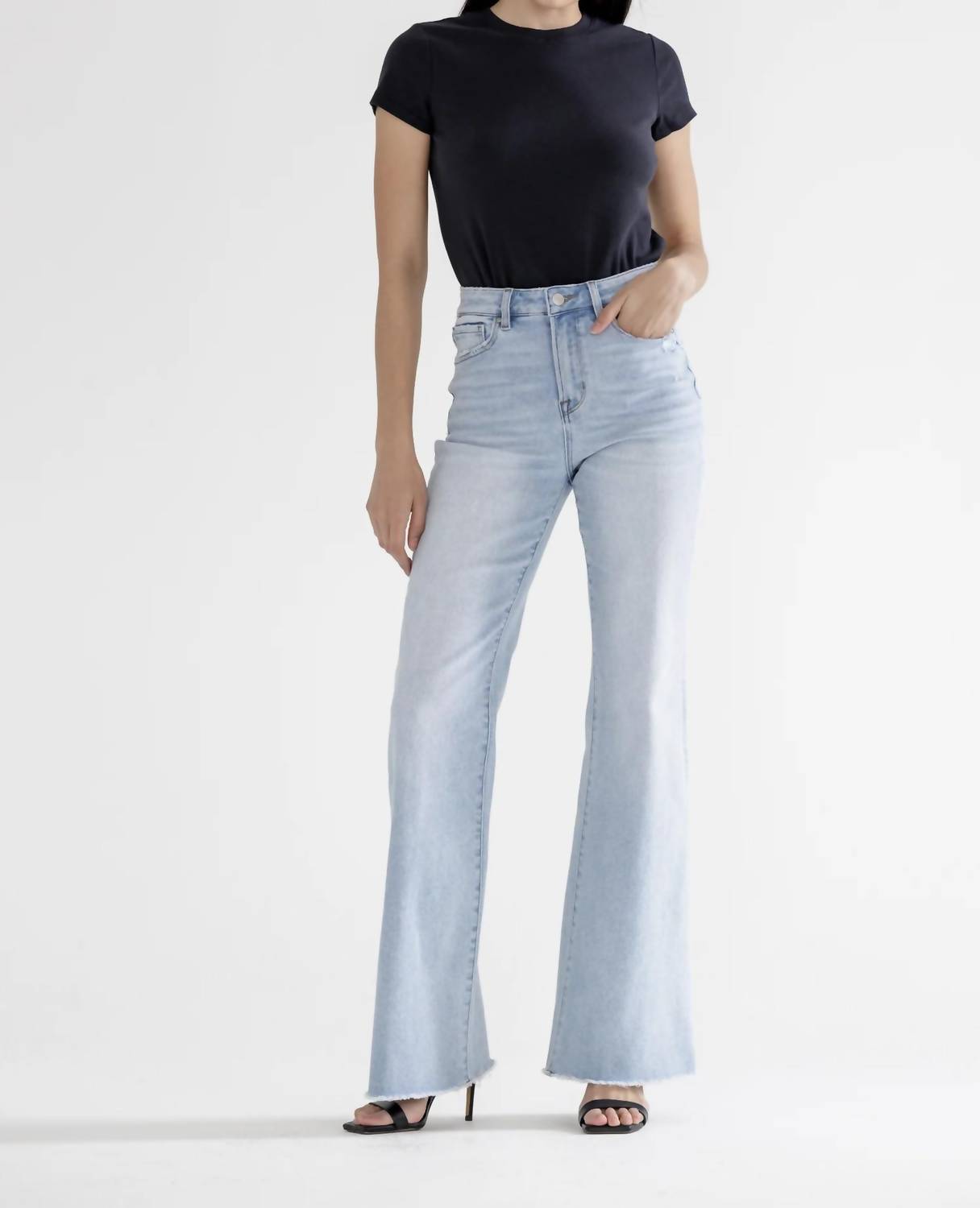 Супервысокие винтажные расклешенные джинсы в стиле stone wash blue Mica denim
Супервысокие винтажные расклешенные джинсы в стиле stone wash blue Mica denim