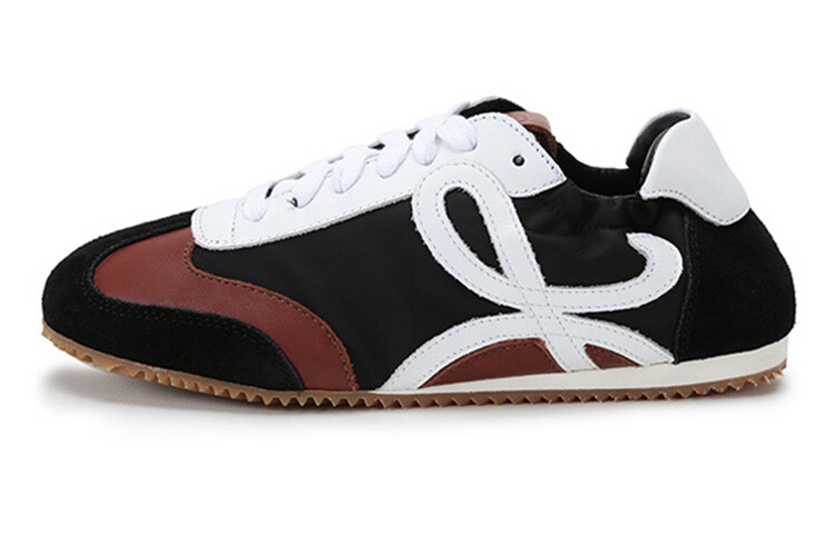 Кроссовки для бега Ballet Runner женские с низким верхом, черные Loewe
Кроссовки для бега Ballet Runner женские с низким верхом, черные Loewe