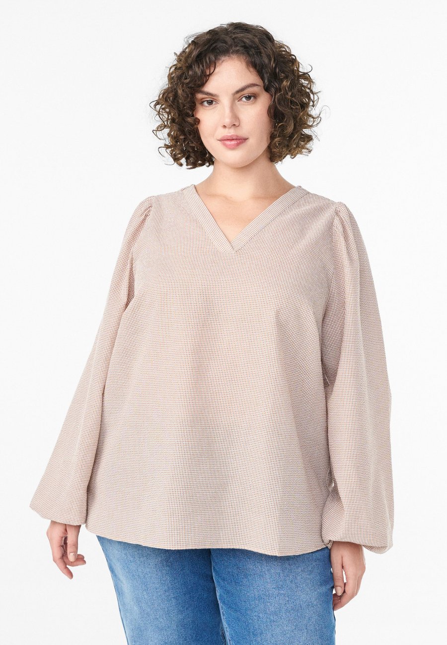 Блуза Zizzi V-AUSSCHNITT UND KLEINEN KAROS, Beige Check/Sand
Блуза Zizzi V-AUSSCHNITT UND KLEINEN KAROS, Beige Check/Sand