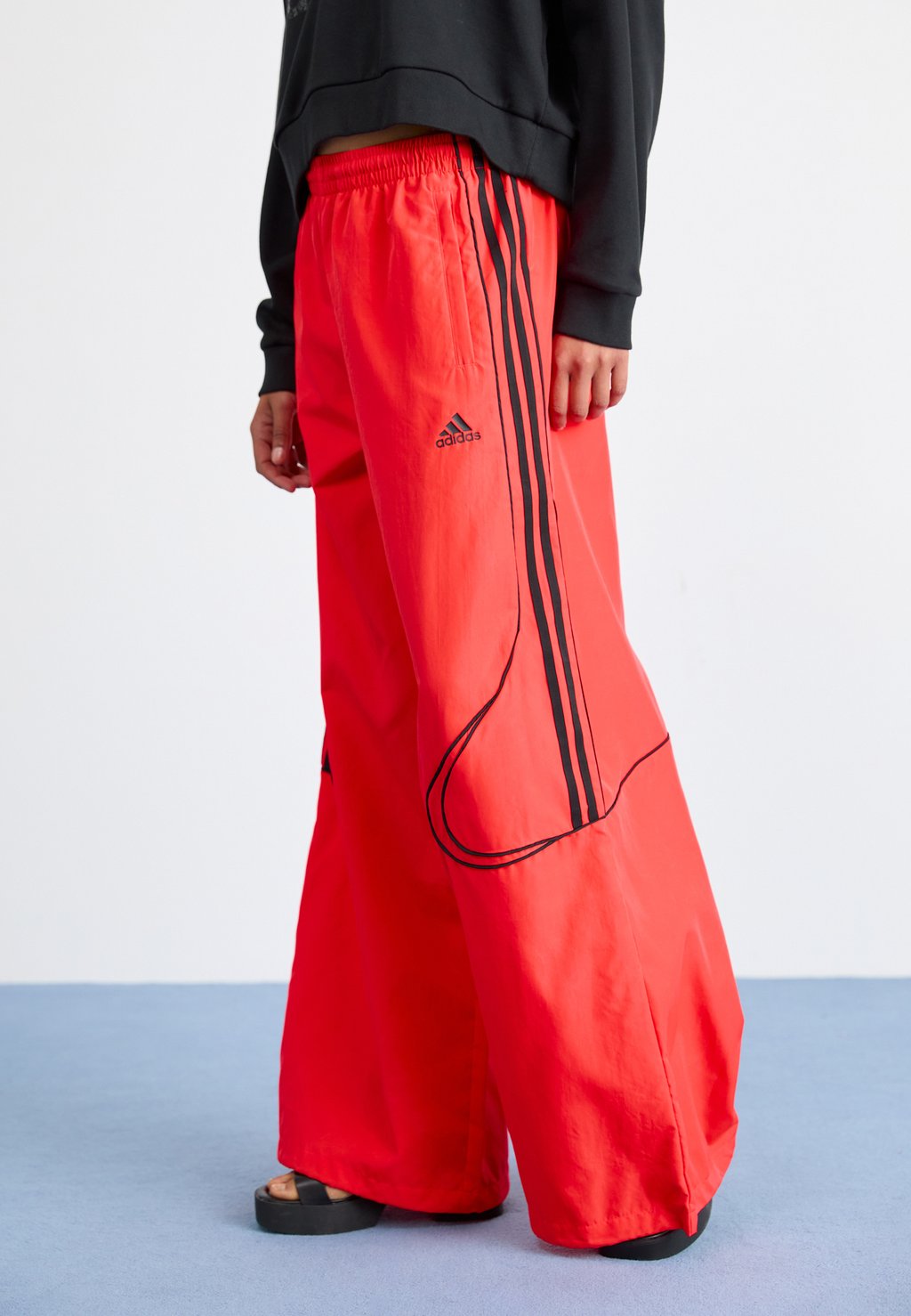 Спортивные штаны TEAMGEIST Adidas Originals, красный
Спортивные штаны TEAMGEIST Adidas Originals, красный