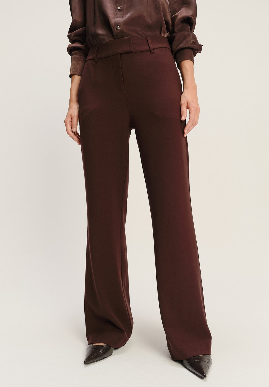 Брюки Greenpoint Trousers, Brown
Брюки Greenpoint Trousers, Brown