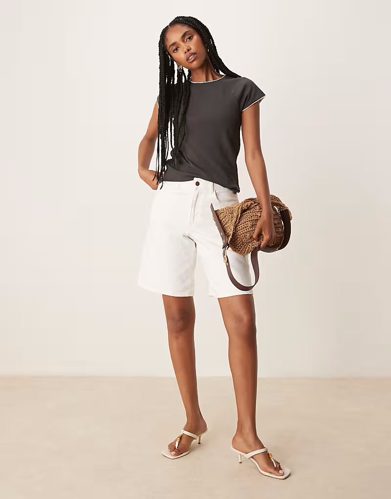 Футболка Mango с контрастной отделкой и короткими рукавами в угольно-черном цвете
Футболка Mango с контрастной отделкой и короткими рукавами в угольно-черном цвете