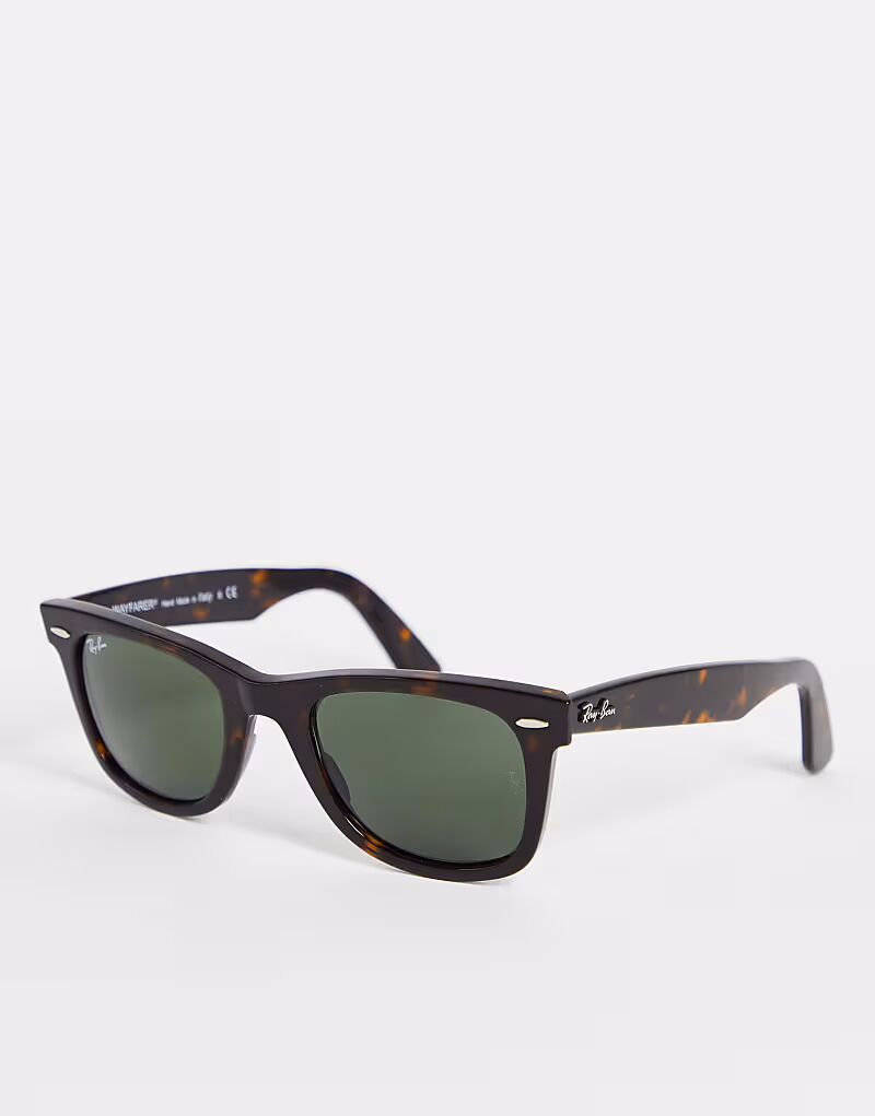 Солнцезащитные очки Ray-Ban Original Wayfarer Classic коричневого цвета
Солнцезащитные очки Ray-Ban Original Wayfarer Classic коричневого цвета