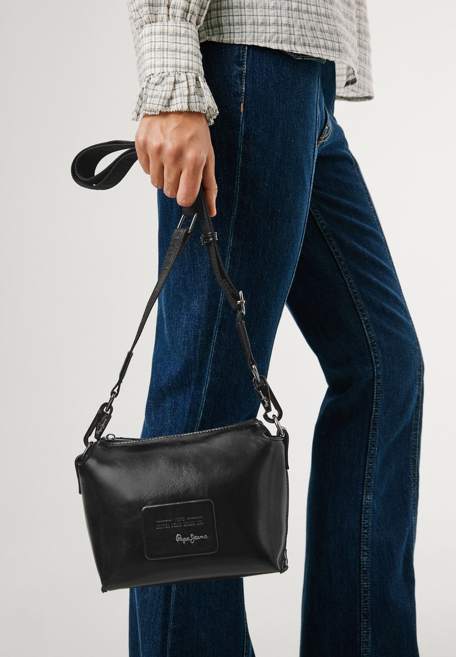Сумка кросс-боди Pepe Jeans Cross body bag, Black
Сумка кросс-боди Pepe Jeans Cross body bag, Black