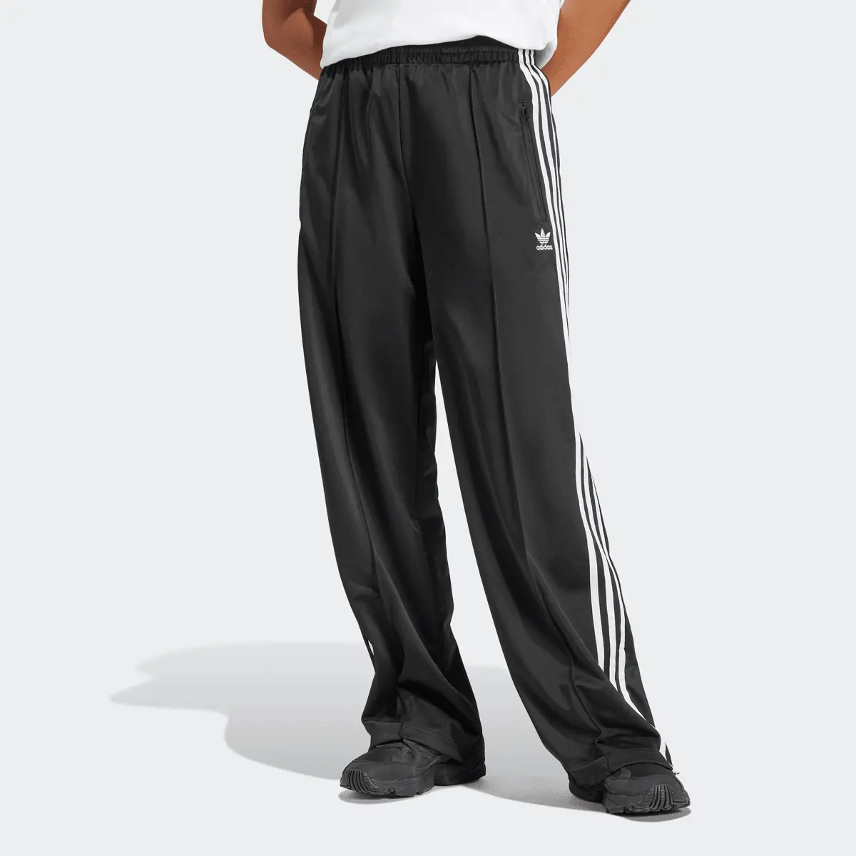 Спортивные брюки adidas Originals Firebird Loose Trackpants, черный
Спортивные брюки adidas Originals Firebird Loose Trackpants, черный
