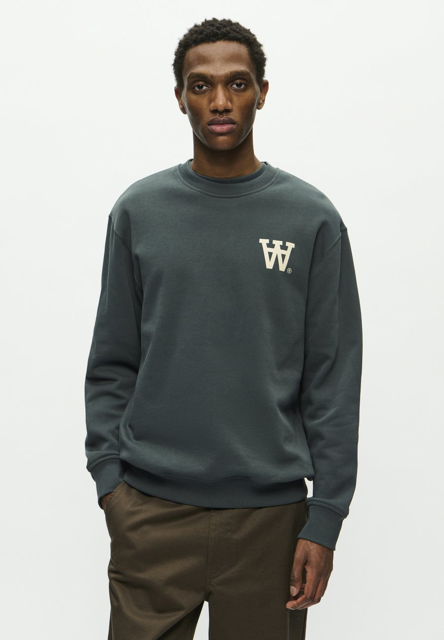 Толстовка DOUBLE A BY W.W. WWNOEL AA SWEATSHIRT, Green Gables/Dark Green
Толстовка DOUBLE A BY W.W. WWNOEL AA SWEATSHIRT, Green Gables/Dark Green