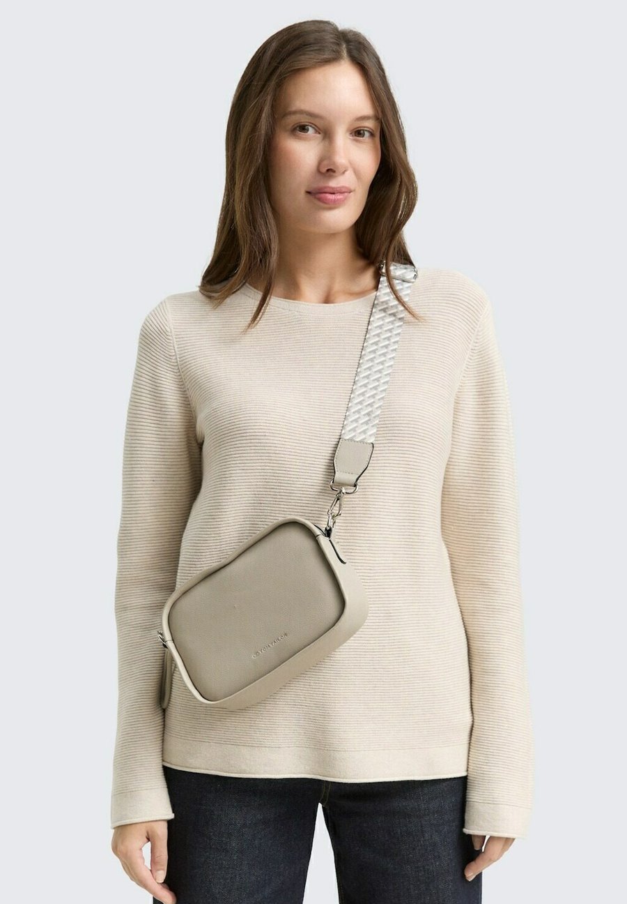 Сумка кросс-боди TOM TAILOR Cross body bag, Grey
Сумка кросс-боди TOM TAILOR Cross body bag, Grey