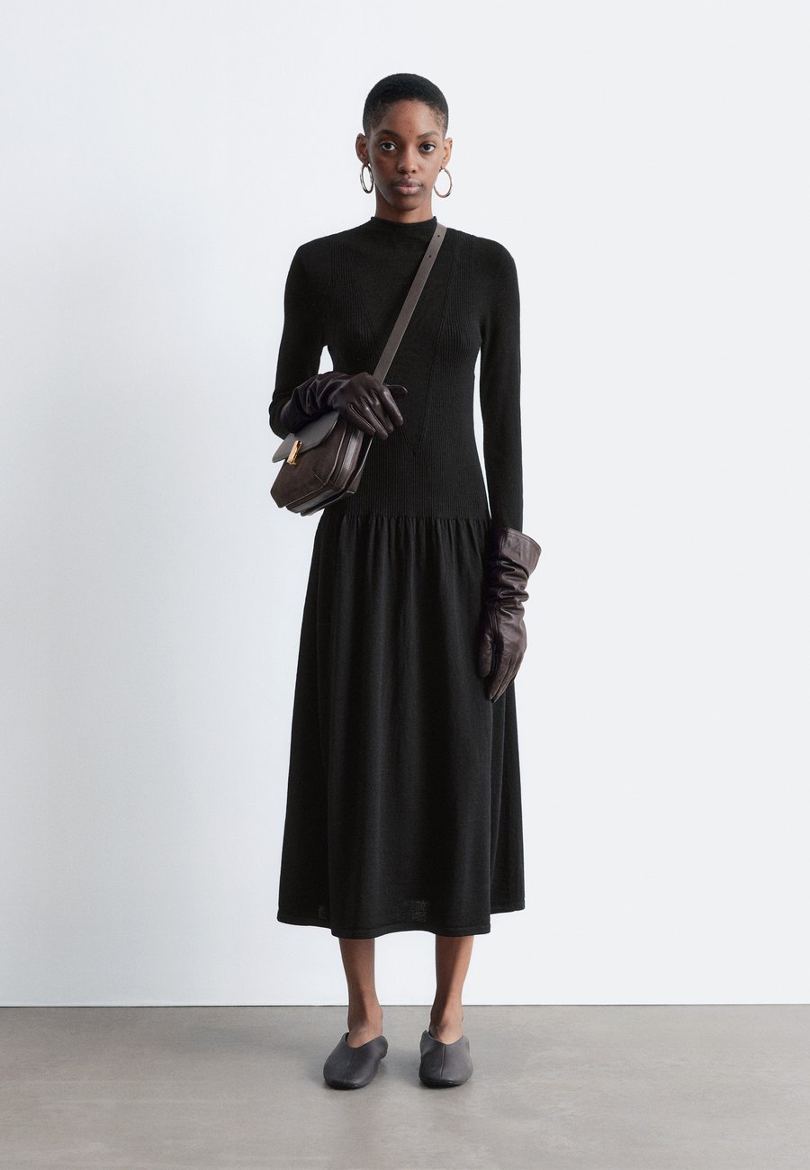 Платье & other stories MOCK-NECK MIDI, Black
Платье & other stories MOCK-NECK MIDI, Black