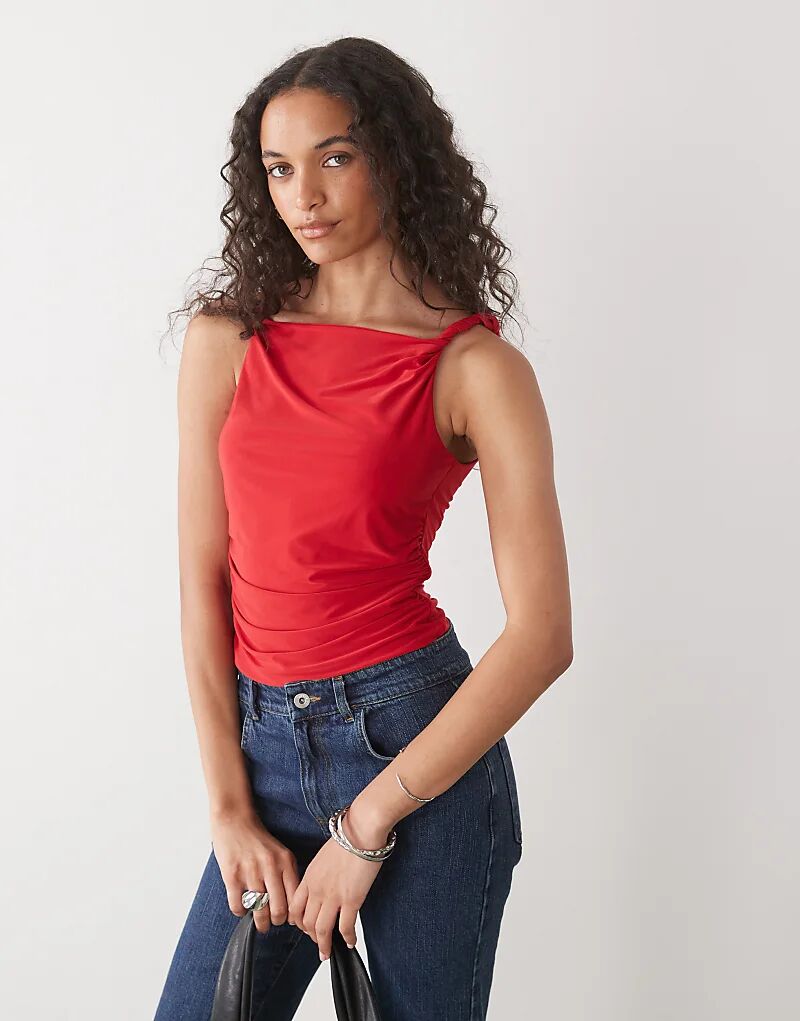 Топ COLLUSION с перекрученными бретельками красного цвета
Топ COLLUSION с перекрученными бретельками красного цвета