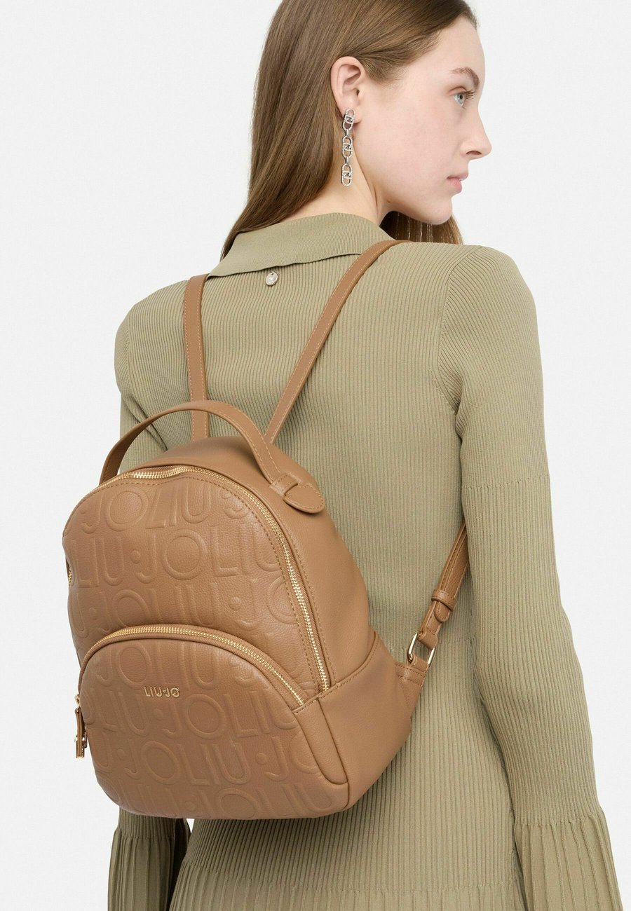 Рюкзак LIU JO MITTELGROSSER BETTER, Cognac\N/Cognac
Рюкзак LIU JO MITTELGROSSER BETTER, Cognac\N/Cognac