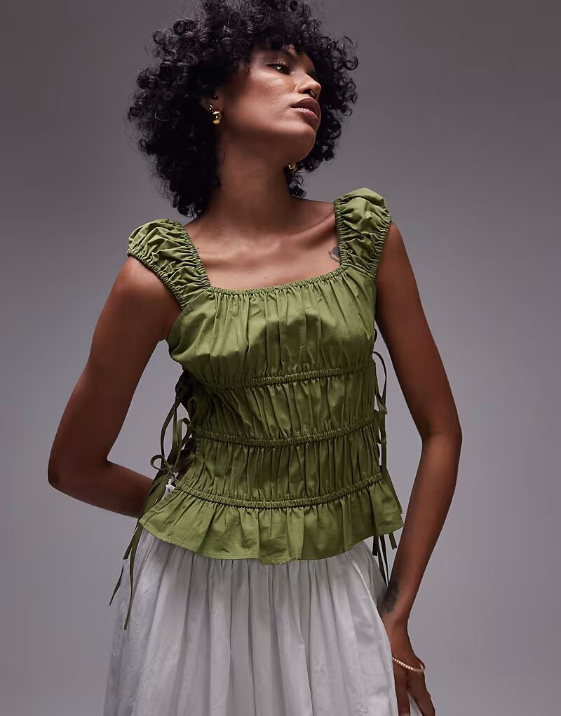 Многоярусный топ Topshop с завязками по бокам, собранный в рюши, зеленого цвета
Многоярусный топ Topshop с завязками по бокам, собранный в рюши, зеленого цвета