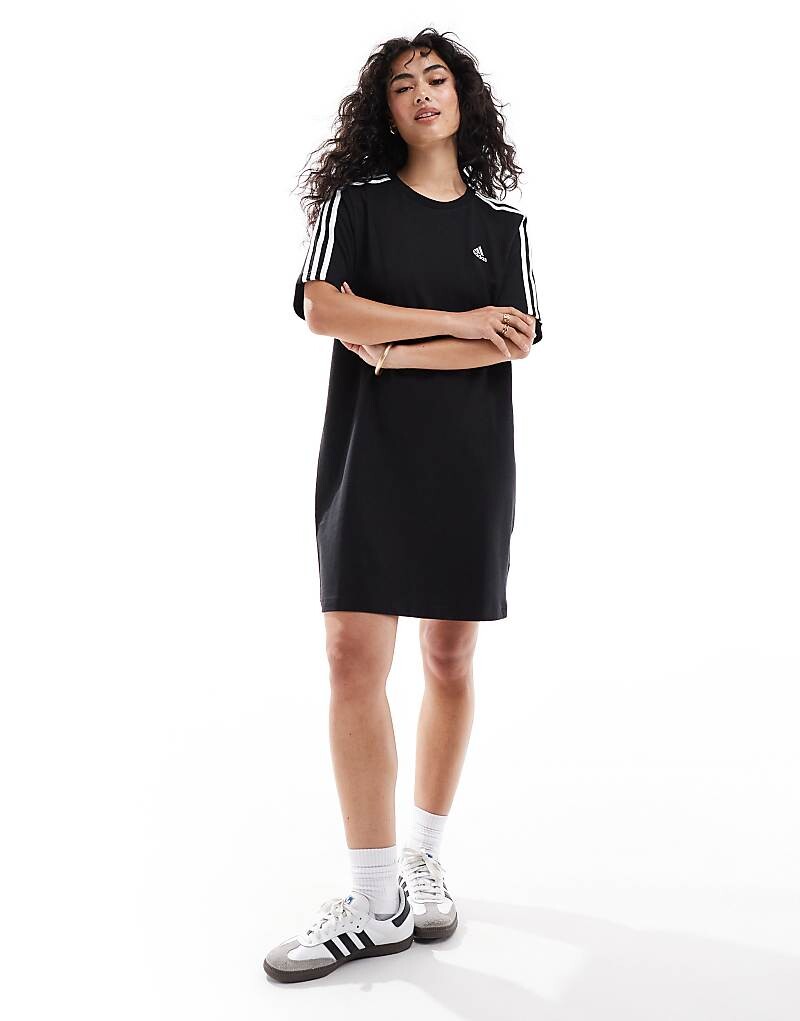 adidas Performance – Essentials – черное платье-футболка бойфренда с 3 полосками
adidas Performance – Essentials – черное платье-футболка бойфренда с 3 полосками