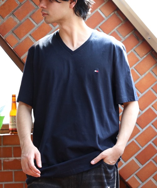 Футболка с V-образным вырезом и короткими рукавами TOMMY HILFIGER, темно-синий
Футболка с V-образным вырезом и короткими рукавами TOMMY HILFIGER, темно-синий