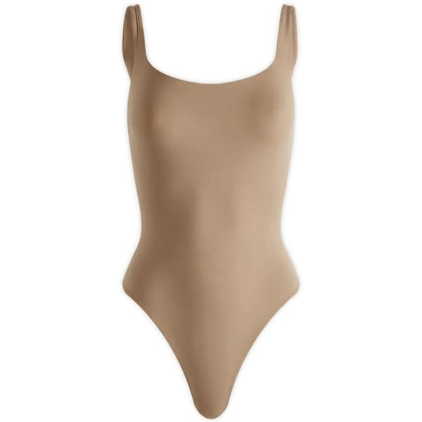 Боди с квадратным вырезом подходит всем Skims, цвет truffle
Боди с квадратным вырезом подходит всем Skims, цвет truffle