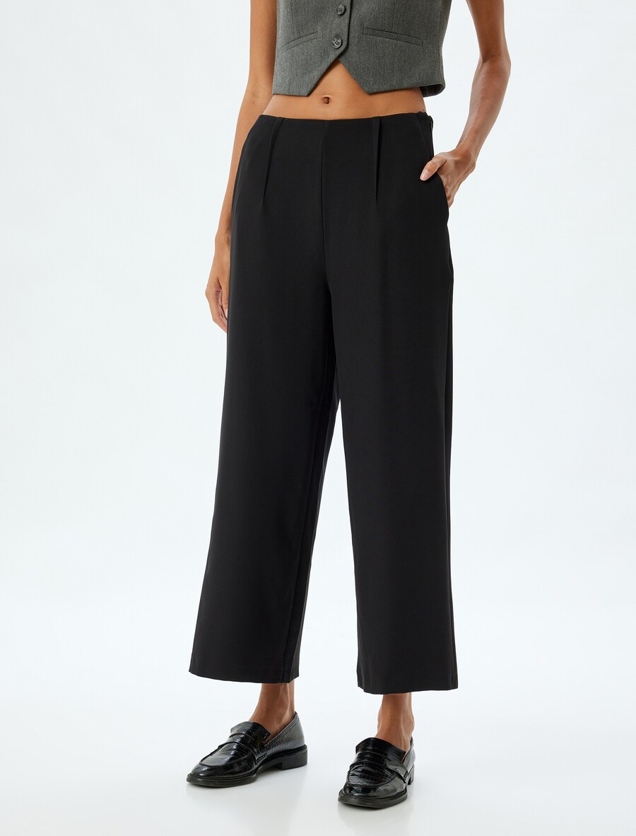 Брюки со складками спереди Koton Wide leg Pleat-Front Pants, черный
Брюки со складками спереди Koton Wide leg Pleat-Front Pants, черный