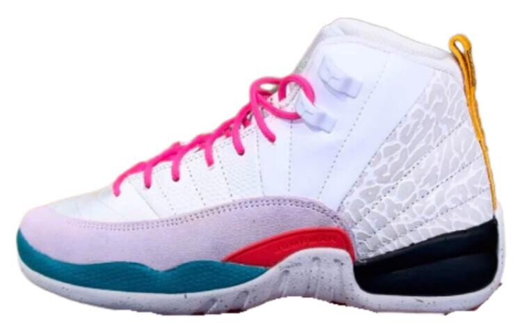 Кроссовки Jordan 12 Retro White Vapor Green GS, белый/серый 
Кроссовки Jordan 12 Retro White Vapor Green GS, белый/серый