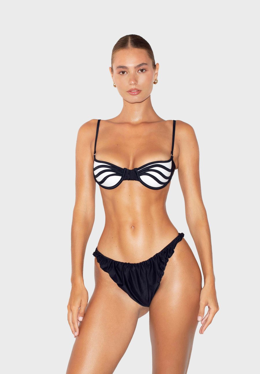 Топ бикини God Save Queens ALLURE PEARL, Black
Топ бикини God Save Queens ALLURE PEARL, Black