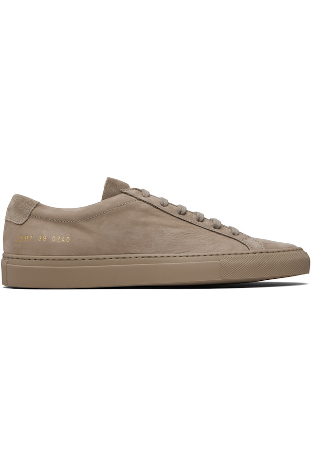 Кроссовки из нубука с ахилловым сухожилием Common Projects, серо-коричневый
Кроссовки из нубука с ахилловым сухожилием Common Projects, серо-коричневый