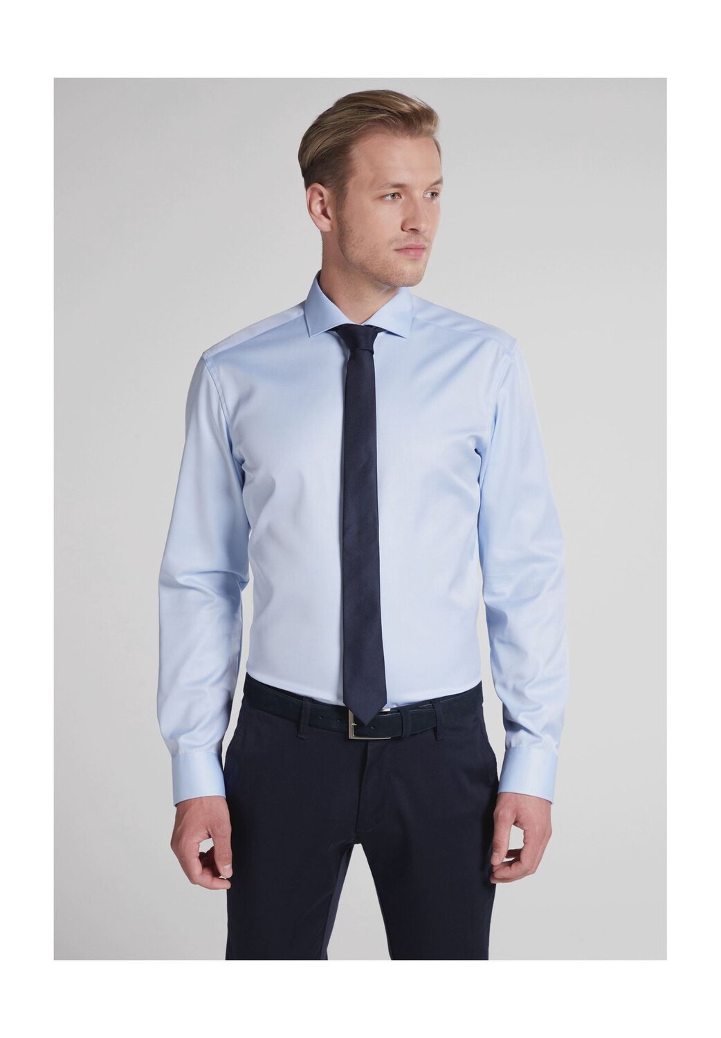 Деловая рубашка, приталенный крой, с воротником акулы, мужская ETERNA, светло-синий
Деловая рубашка, приталенный крой, с воротником акулы, мужская ETERNA, светло-синий