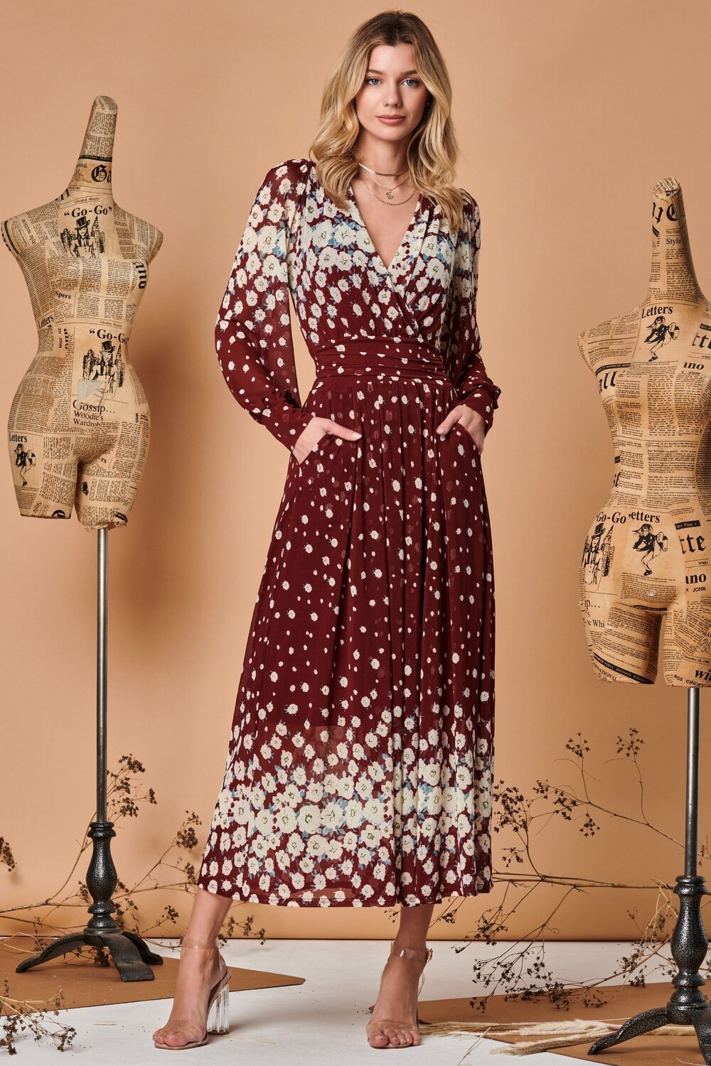 Красное сетчатое платье-макси с симметричным принтом Jolie Moi, красный
Красное сетчатое платье-макси с симметричным принтом Jolie Moi, красный