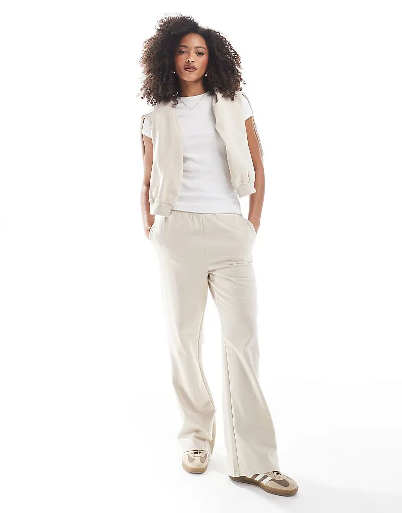 Широкие брюки-джоггеры Vero Moda в цвете овсянки
Широкие брюки-джоггеры Vero Moda в цвете овсянки