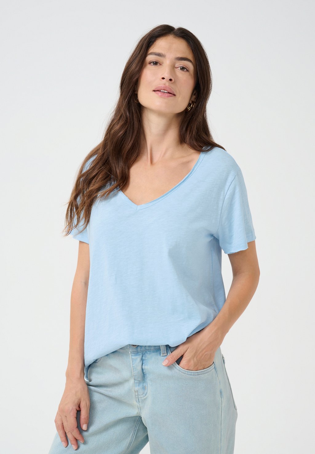 Базовая футболка SINA Cream, светло-голубой
Базовая футболка SINA Cream, светло-голубой