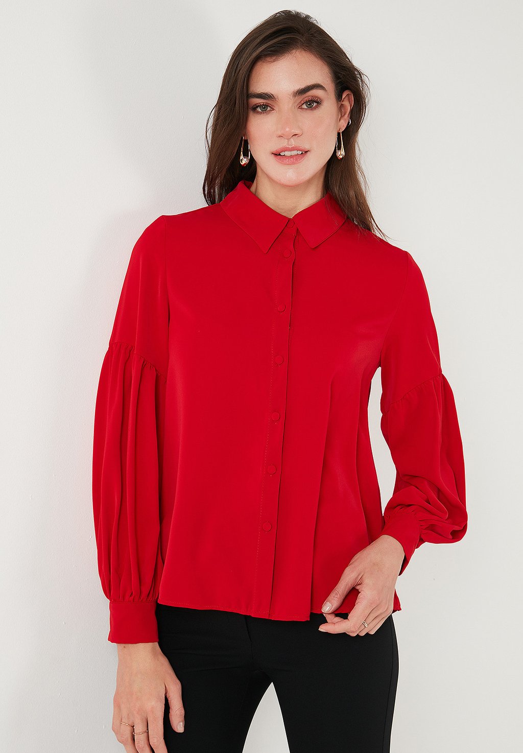 Блузка на пуговицах LELA, красный
Блузка на пуговицах LELA, красный