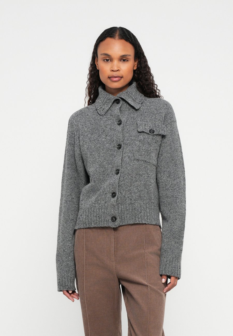 Кардиган Samsøe Samsøe LOIS CARDIGAN, Dark Grey
Кардиган Samsøe Samsøe LOIS CARDIGAN, Dark Grey