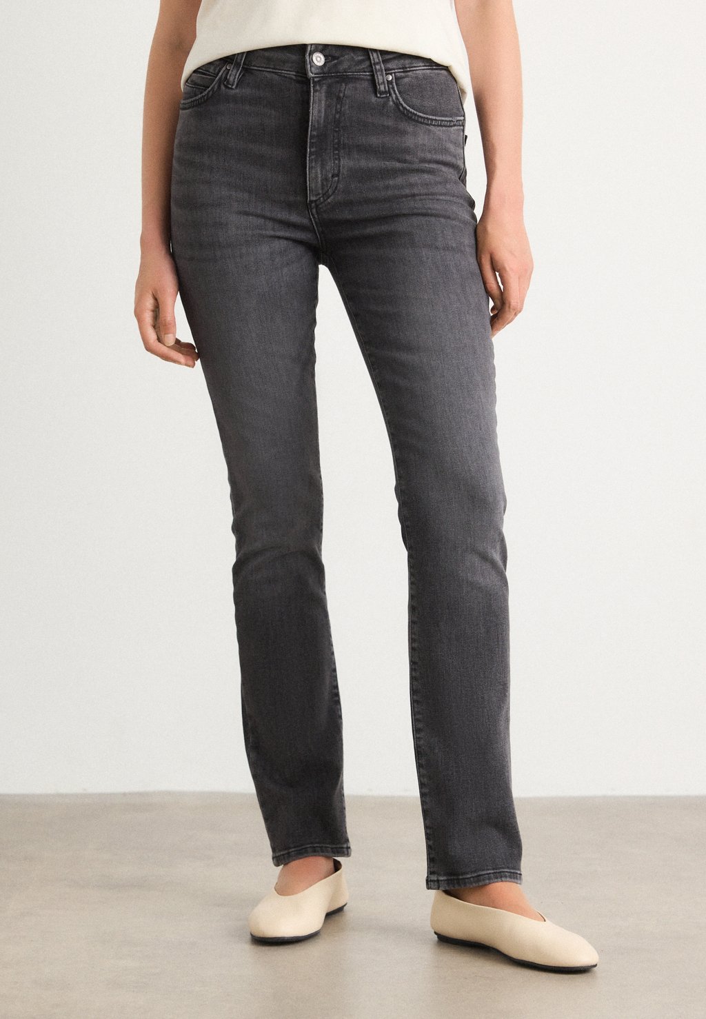 Джинсы облегающего кроя STATE BOSS, темно-серый
Джинсы облегающего кроя STATE BOSS, темно-серый