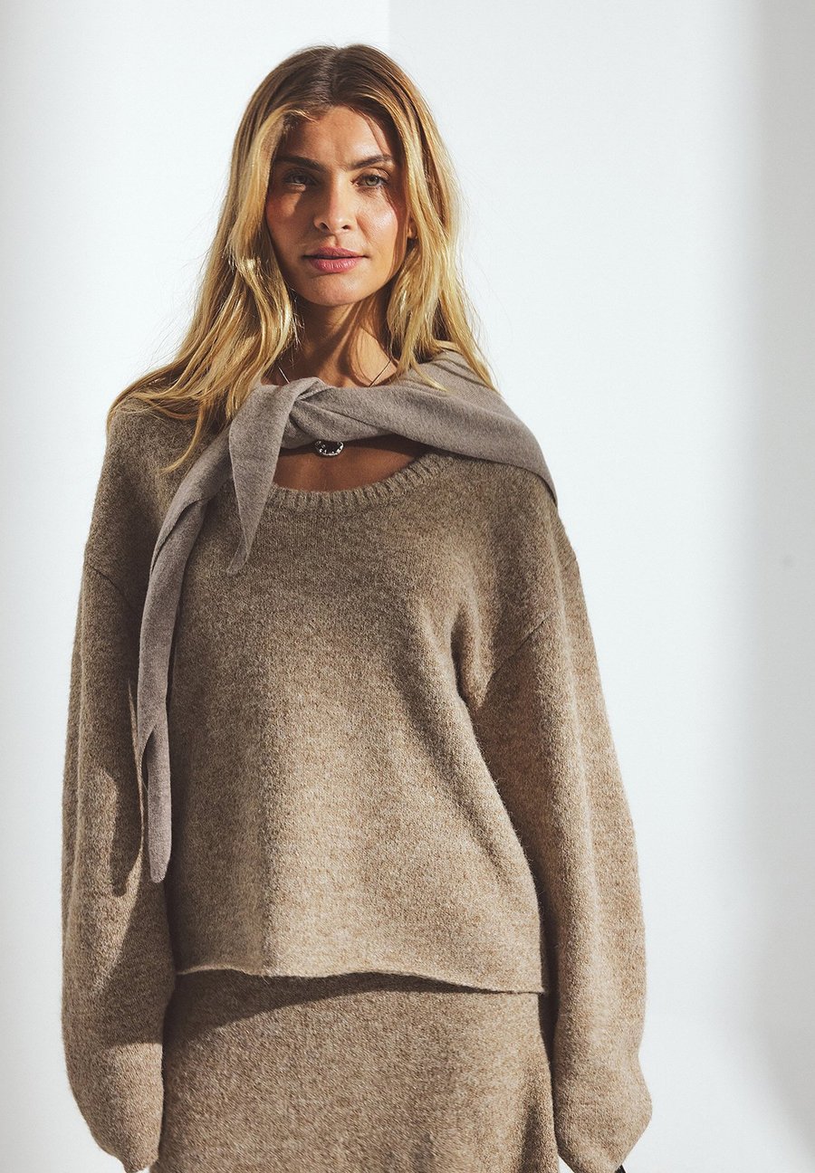 Джемпер NA-KD Jumper, Beige
Джемпер NA-KD Jumper, Beige