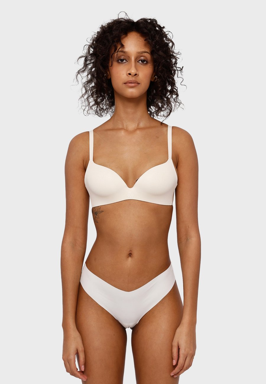 Бюстгальтер God Save Queens SECOND SKIN DOLLY, Vanilla/White
Бюстгальтер God Save Queens SECOND SKIN DOLLY, Vanilla/White