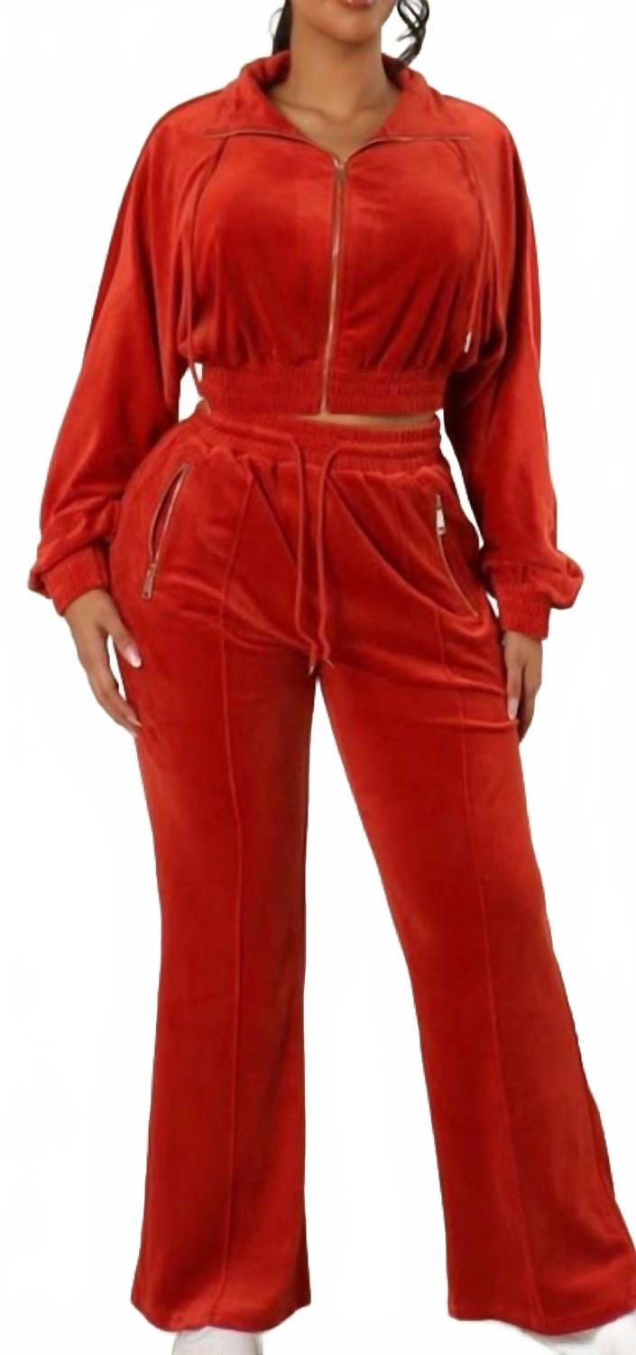 Женский бархатный комплект "Не беспокойся" в бордовом цвете Giti Wholesale
Женский бархатный комплект "Не беспокойся" в бордовом цвете Giti Wholesale