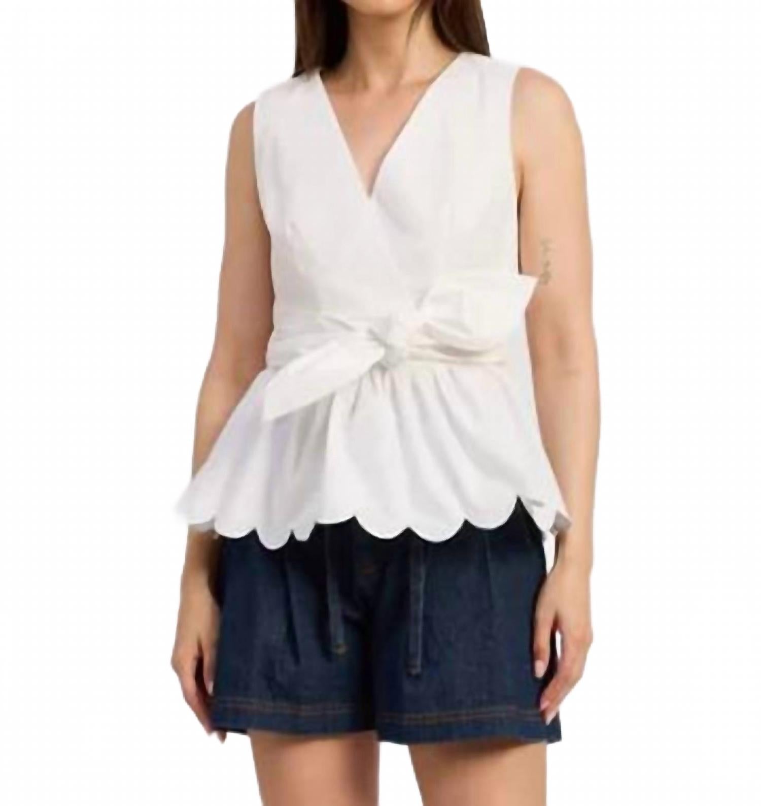 Топ Isabella без рукавов с баской белого цвета En Saison
Топ Isabella без рукавов с баской белого цвета En Saison